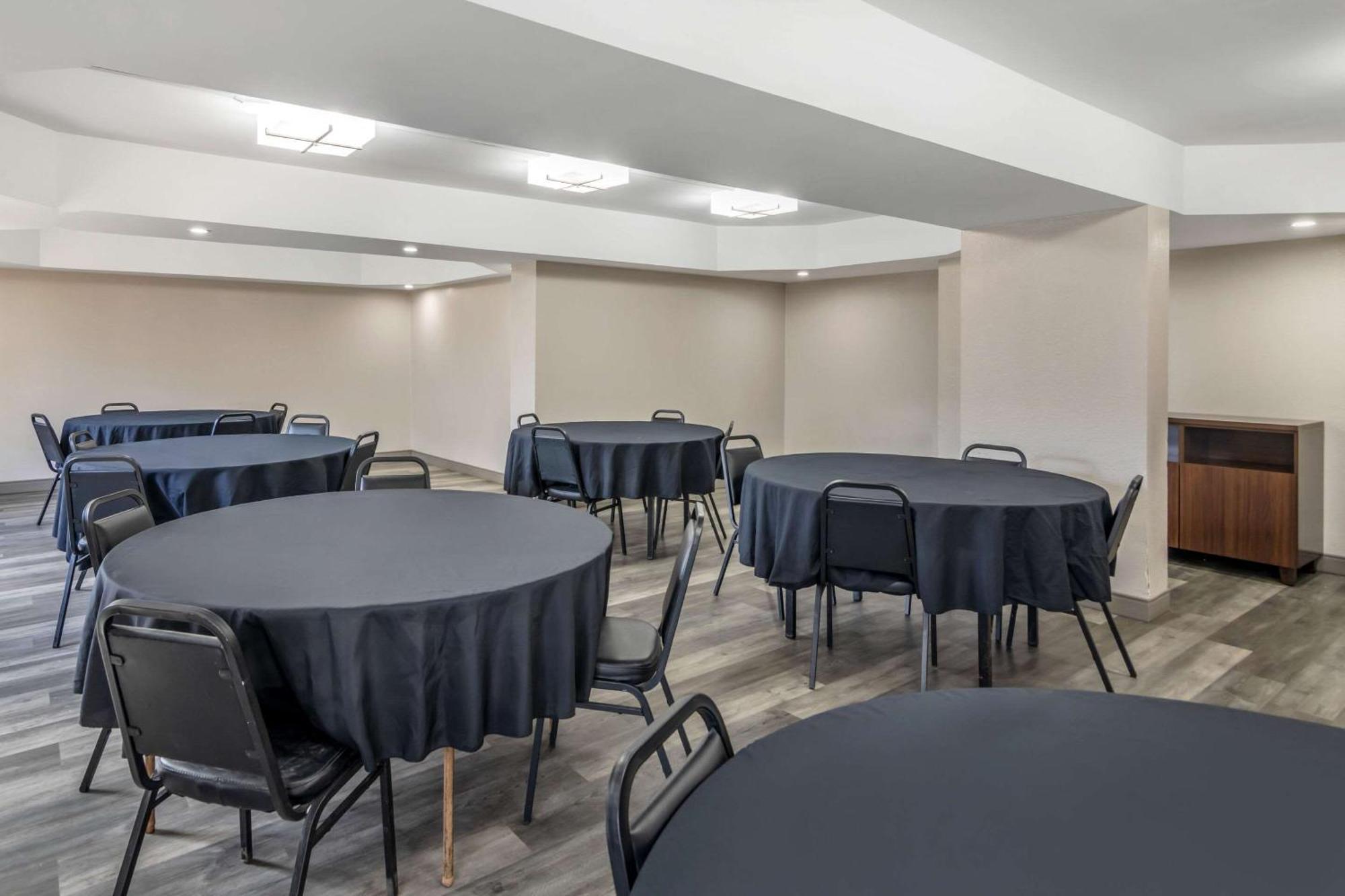 Country Inn & Suites By Radisson, Atlanta Airport South, Ga College Park Bagian luar foto