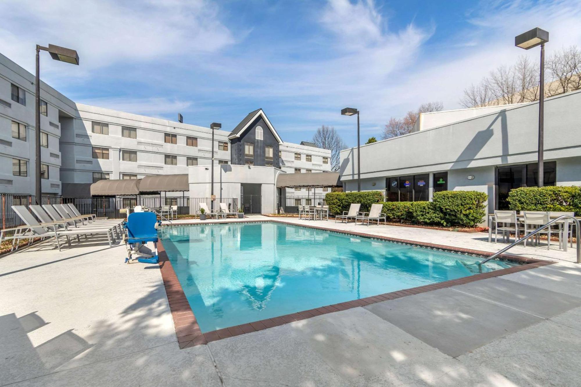 Country Inn & Suites By Radisson, Atlanta Airport South, Ga College Park Bagian luar foto