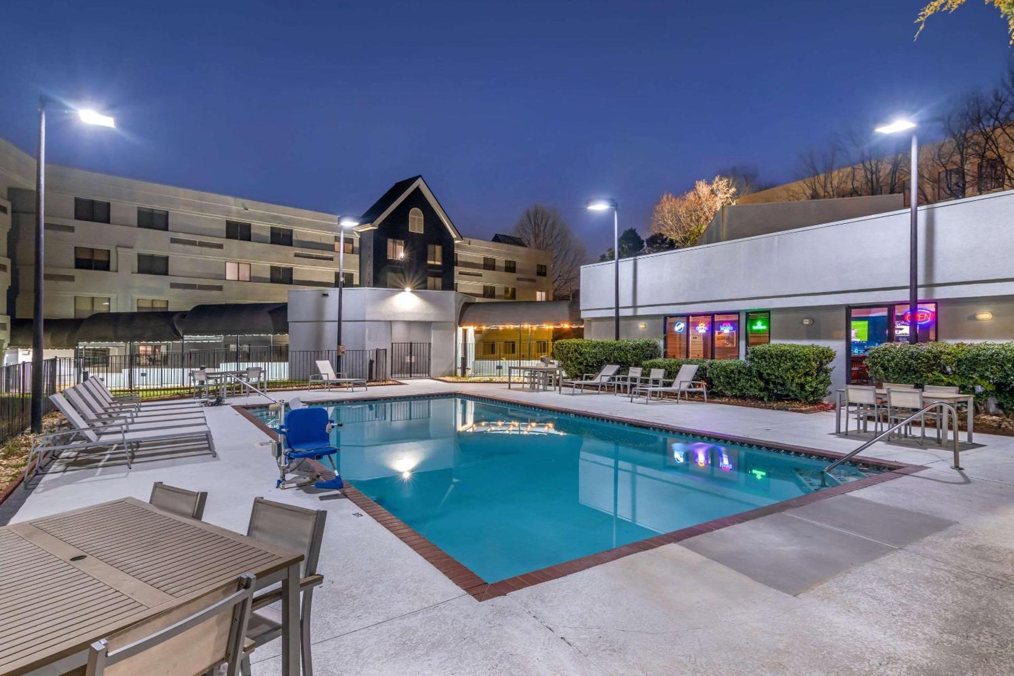 Country Inn & Suites By Radisson, Atlanta Airport South, Ga College Park Bagian luar foto